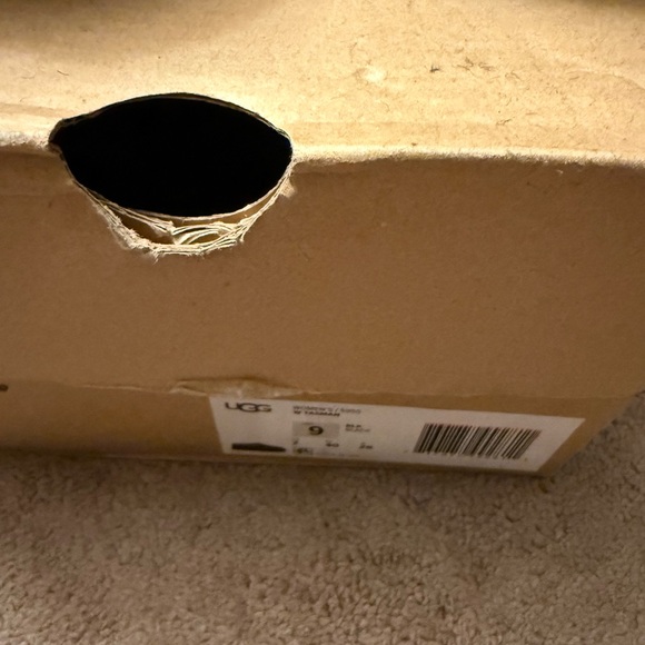 Women’s Ugg Tasman black size 9 used in fair condition with box - Picture 7 of 11